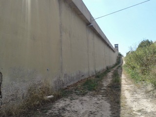 Muro con camminamenti e garitte